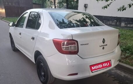 Renault Logan II, 2018 год, 650 000 рублей, 2 фотография
