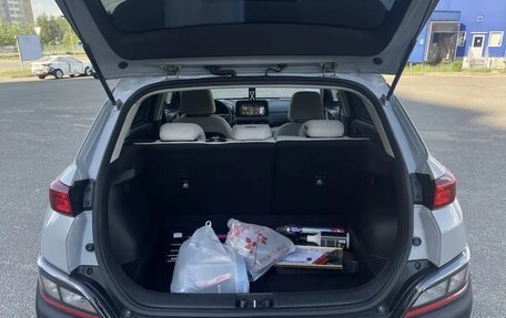 Hyundai Kona I, 2022 год, 2 100 000 рублей, 10 фотография