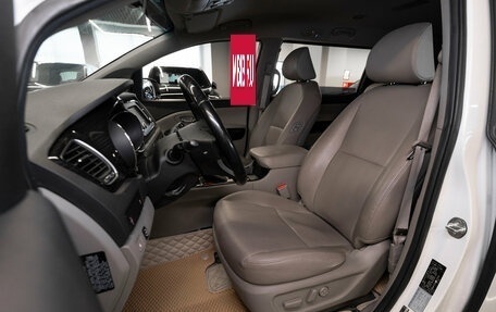 KIA Carnival III, 2019 год, 3 300 000 рублей, 9 фотография