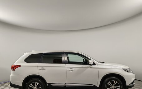 Mitsubishi Outlander III рестайлинг 3, 2017 год, 1 929 000 рублей, 4 фотография