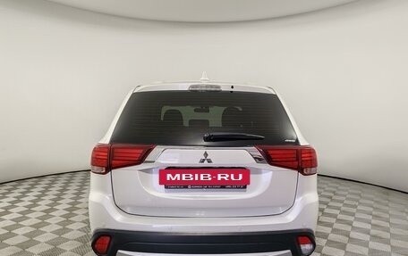 Mitsubishi Outlander III рестайлинг 3, 2017 год, 1 929 000 рублей, 6 фотография