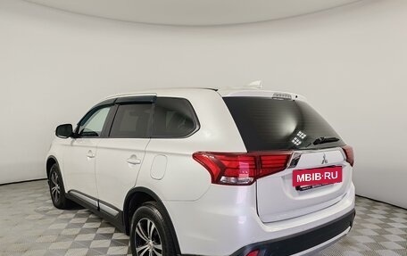 Mitsubishi Outlander III рестайлинг 3, 2017 год, 1 929 000 рублей, 5 фотография