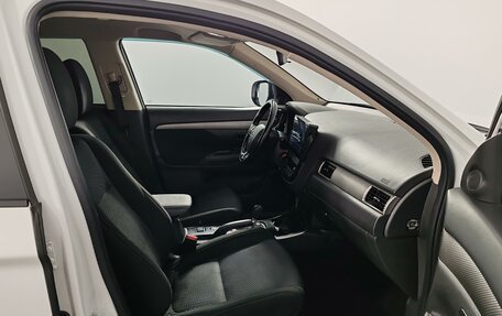 Mitsubishi Outlander III рестайлинг 3, 2017 год, 1 929 000 рублей, 22 фотография