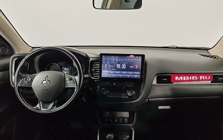Mitsubishi Outlander III рестайлинг 3, 2017 год, 1 929 000 рублей, 14 фотография