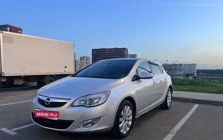 Opel Astra J, 2011 год, 770 000 рублей, 1 фотография