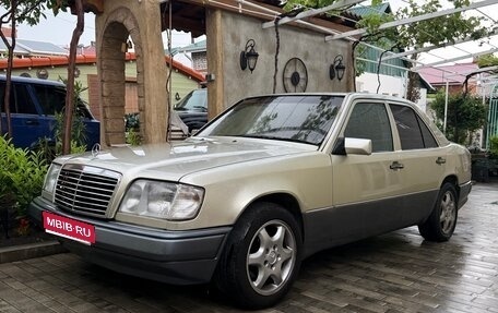 Mercedes-Benz W124, 1986 год, 430 000 рублей, 1 фотография