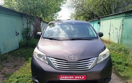 Toyota Sienna III, 2011 год, 1 795 000 рублей, 1 фотография