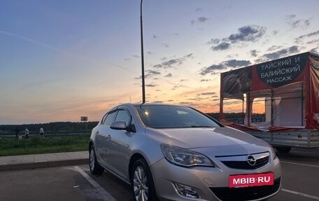 Opel Astra J, 2011 год, 770 000 рублей, 2 фотография