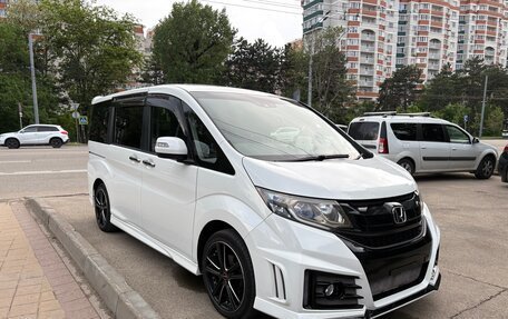 Honda Stepwgn IV, 2017 год, 1 850 000 рублей, 2 фотография