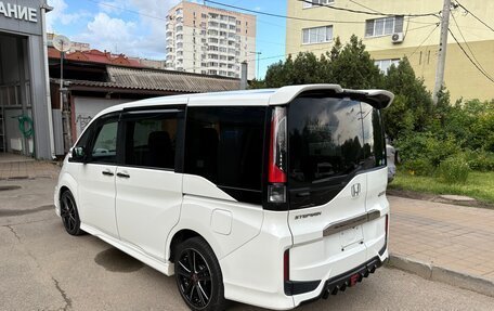 Honda Stepwgn IV, 2017 год, 1 850 000 рублей, 4 фотография