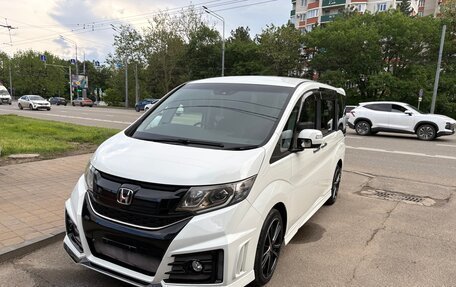 Honda Stepwgn IV, 2017 год, 1 850 000 рублей, 3 фотография