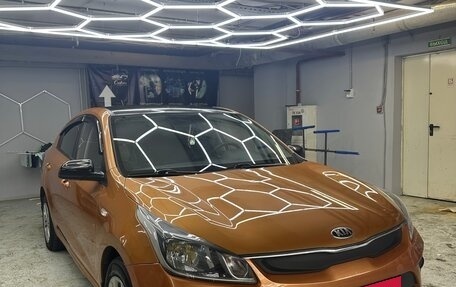 KIA Rio IV, 2018 год, 1 000 000 рублей, 3 фотография