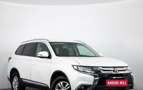 Mitsubishi Outlander III рестайлинг 3, 2015 год, 1 759 000 рублей, 2 фотография