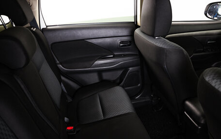 Mitsubishi Outlander III рестайлинг 3, 2015 год, 1 759 000 рублей, 11 фотография