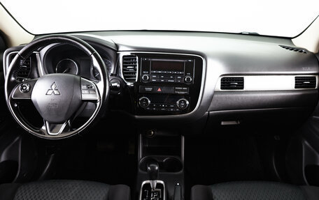 Mitsubishi Outlander III рестайлинг 3, 2015 год, 1 759 000 рублей, 14 фотография