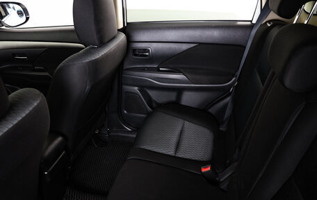 Mitsubishi Outlander III рестайлинг 3, 2015 год, 1 759 000 рублей, 10 фотография