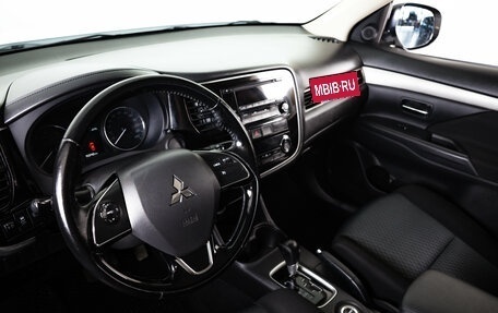 Mitsubishi Outlander III рестайлинг 3, 2015 год, 1 759 000 рублей, 9 фотография