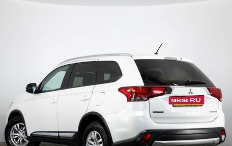 Mitsubishi Outlander III рестайлинг 3, 2015 год, 1 759 000 рублей, 7 фотография