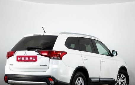 Mitsubishi Outlander III рестайлинг 3, 2015 год, 1 759 000 рублей, 5 фотография