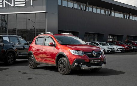 Renault Sandero II рестайлинг, 2021 год, 1 375 000 рублей, 2 фотография