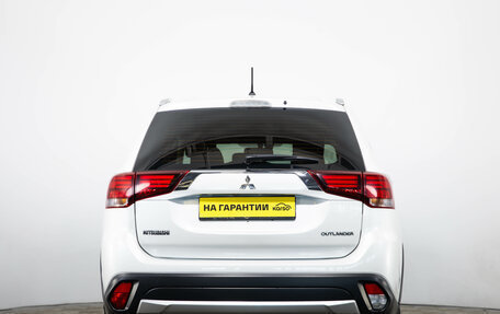 Mitsubishi Outlander III рестайлинг 3, 2015 год, 1 759 000 рублей, 6 фотография