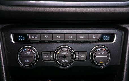 Volkswagen Tiguan II, 2017 год, 2 399 000 рублей, 18 фотография
