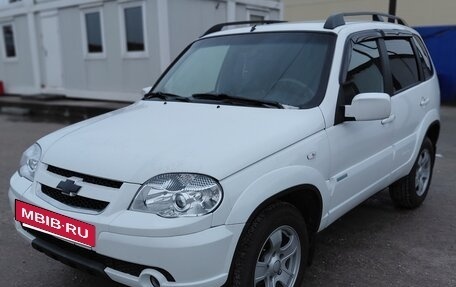 Chevrolet Niva I рестайлинг, 2011 год, 700 000 рублей, 3 фотография