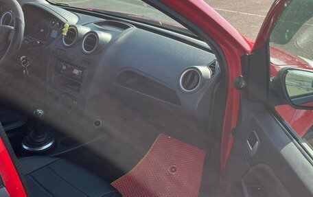 Ford Fiesta, 2006 год, 410 000 рублей, 2 фотография