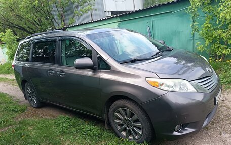 Toyota Sienna III, 2011 год, 1 795 000 рублей, 5 фотография