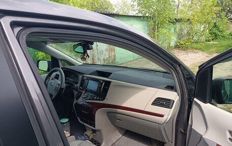 Toyota Sienna III, 2011 год, 1 795 000 рублей, 4 фотография