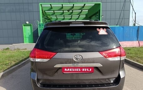 Toyota Sienna III, 2011 год, 1 795 000 рублей, 6 фотография