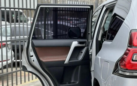 Toyota Land Cruiser Prado 150 рестайлинг 2, 2018 год, 4 550 000 рублей, 15 фотография