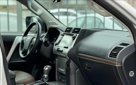 Toyota Land Cruiser Prado 150 рестайлинг 2, 2018 год, 4 550 000 рублей, 22 фотография