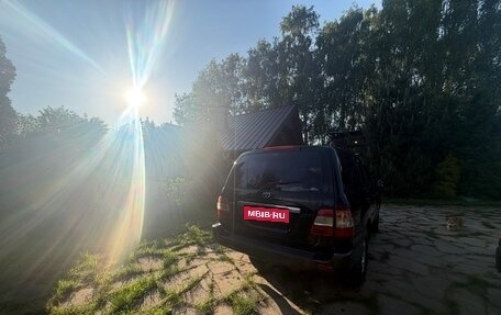 Toyota Land Cruiser 100 рестайлинг 2, 2005 год, 1 650 000 рублей, 3 фотография