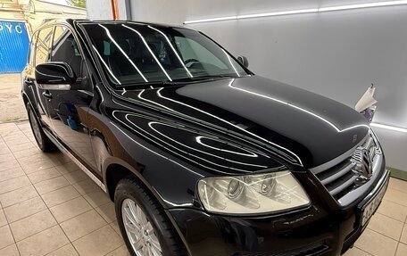 Volkswagen Touareg III, 2005 год, 900 000 рублей, 2 фотография