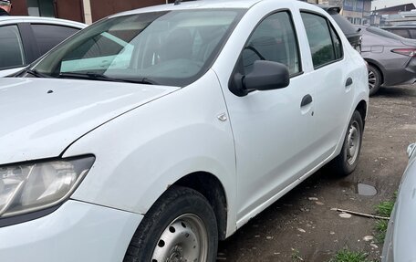 Renault Logan II, 2017 год, 250 000 рублей, 2 фотография