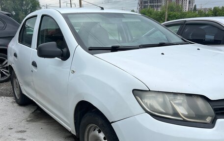 Renault Logan II, 2017 год, 250 000 рублей, 3 фотография