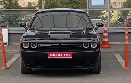 Dodge Challenger III рестайлинг 2, 2019 год, 4 000 000 рублей, 1 фотография