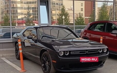Dodge Challenger III рестайлинг 2, 2019 год, 4 000 000 рублей, 2 фотография