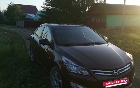 Hyundai Solaris II рестайлинг, 2015 год, 910 000 рублей, 3 фотография