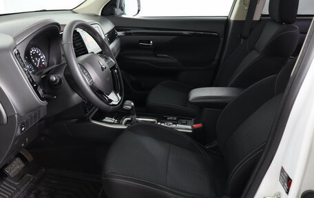 Mitsubishi Outlander III рестайлинг 3, 2018 год, 1 929 000 рублей, 8 фотография