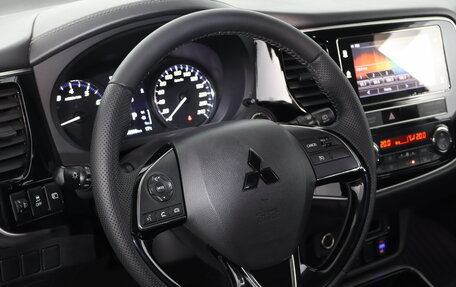 Mitsubishi Outlander III рестайлинг 3, 2018 год, 1 929 000 рублей, 9 фотография