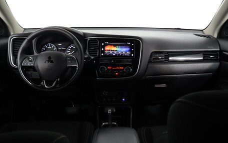 Mitsubishi Outlander III рестайлинг 3, 2018 год, 1 929 000 рублей, 7 фотография