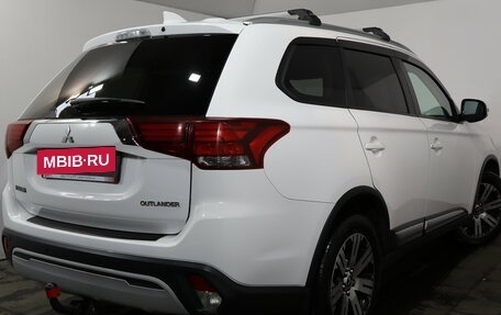 Mitsubishi Outlander III рестайлинг 3, 2018 год, 1 929 000 рублей, 6 фотография