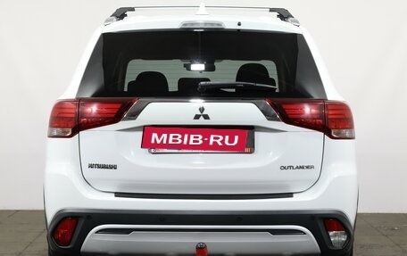 Mitsubishi Outlander III рестайлинг 3, 2018 год, 1 929 000 рублей, 5 фотография