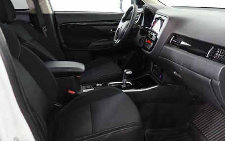 Mitsubishi Outlander III рестайлинг 3, 2018 год, 1 929 000 рублей, 12 фотография