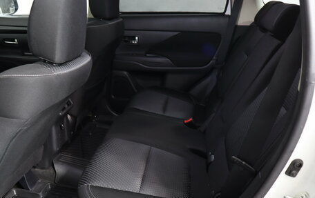 Mitsubishi Outlander III рестайлинг 3, 2018 год, 1 929 000 рублей, 14 фотография