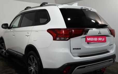 Mitsubishi Outlander III рестайлинг 3, 2018 год, 1 929 000 рублей, 4 фотография