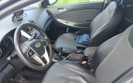 Hyundai Solaris II рестайлинг, 2011 год, 750 000 рублей, 12 фотография