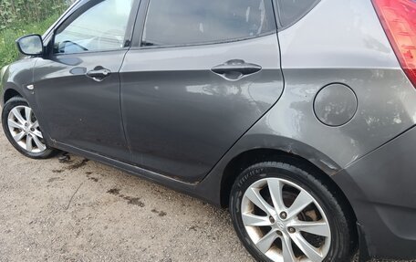 Hyundai Solaris II рестайлинг, 2011 год, 750 000 рублей, 4 фотография